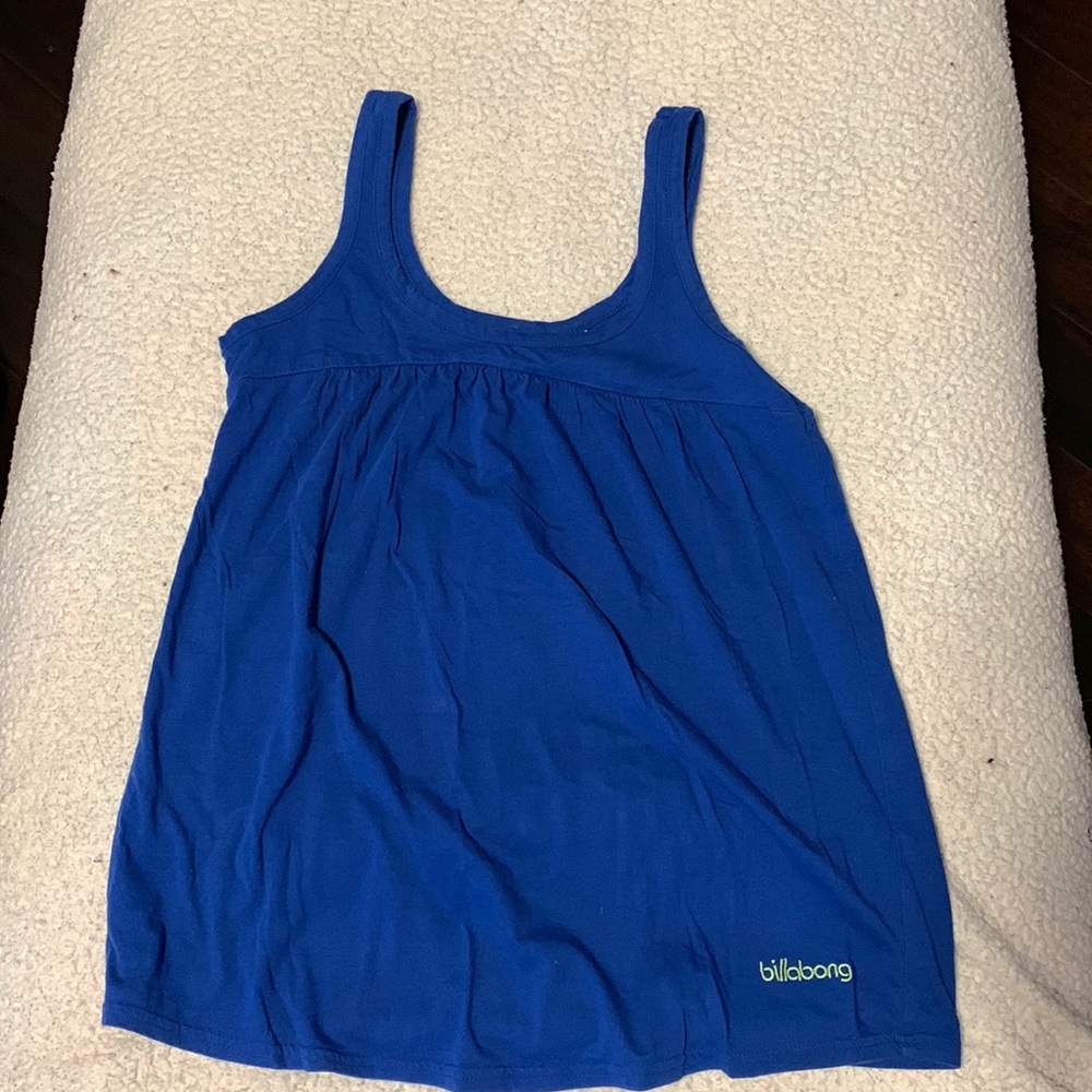 Super cute billabong t-shirt